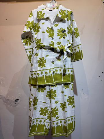 Bold light green flowers co-ard set