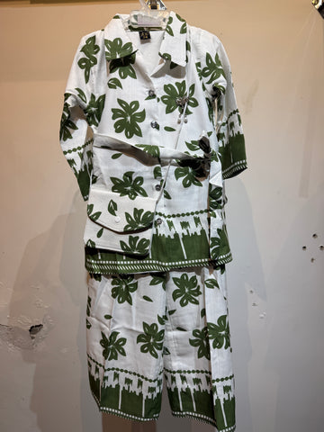 Bold dark green flowers co-ard set