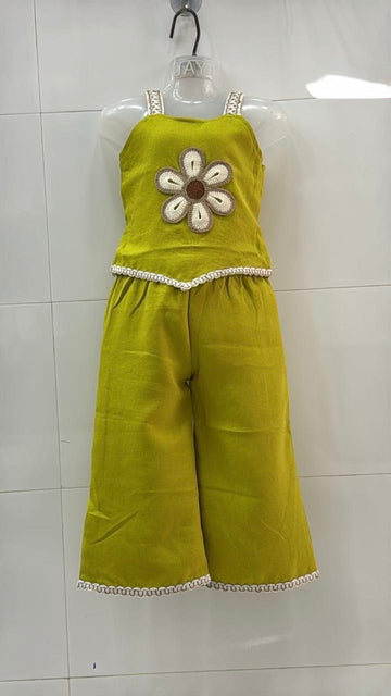 Radiant green single flower sleeveless top and pant