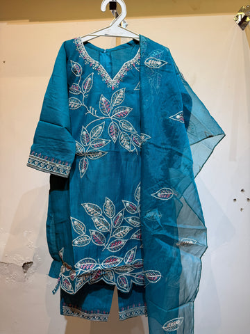 Blue kids 3/4 sleeve salwar with leaf pattern